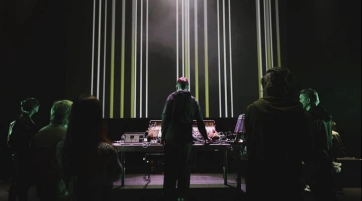 Новая XIII. Шумная комната. Хэппенинг в гараже